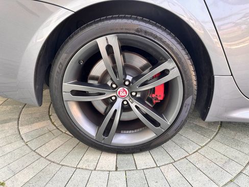 Used 2014 Jaguar XJ R LWB RWD image 38