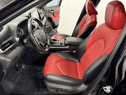 Used 2022 Toyota Highlander XSE image 11