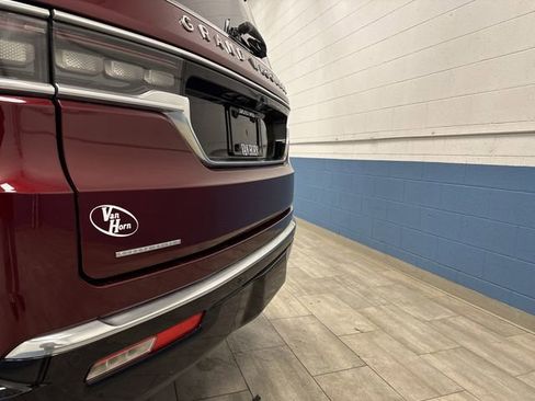 Used 2022 Jeep Grand Wagoneer Series II image 42