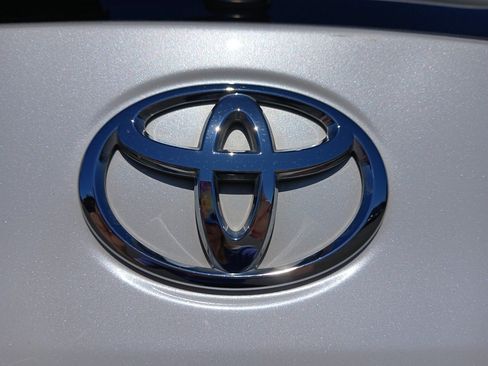 Used 2022 Toyota Corolla Cross LE image 28