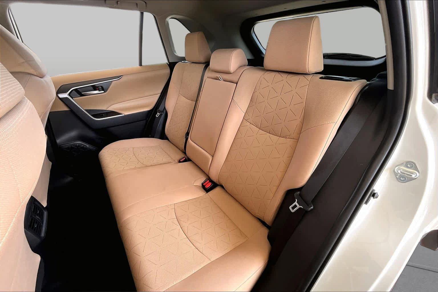 Used 2024 Toyota RAV4 XLE w/ Convenience Package FWD image 19