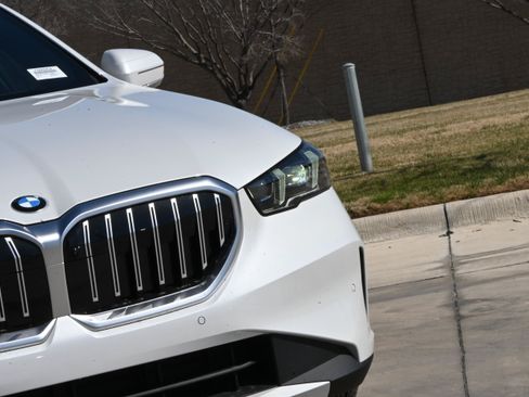 Used 2026 BMW 530i w/ Premium Package RWD image 6