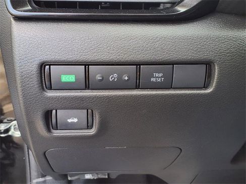 Used 2025 Nissan Sentra SV image 13