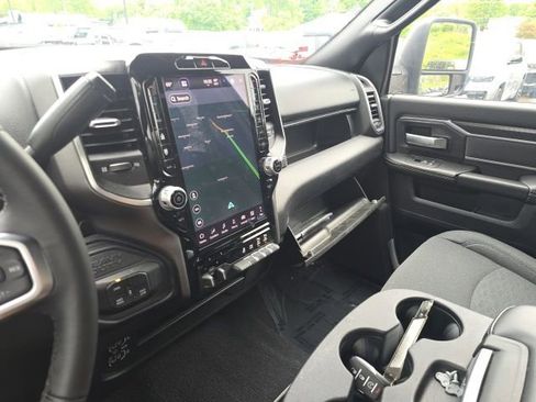Certified 2025 RAM 2500 Big Horn AWD/4WD image 27