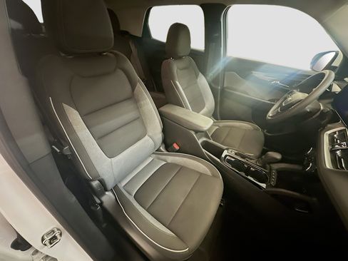 Used 2025 Chevrolet TrailBlazer LT AWD/4WD image 31
