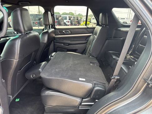 Used 2018 Ford Explorer XLT w/ Equipment Group 202A image 24