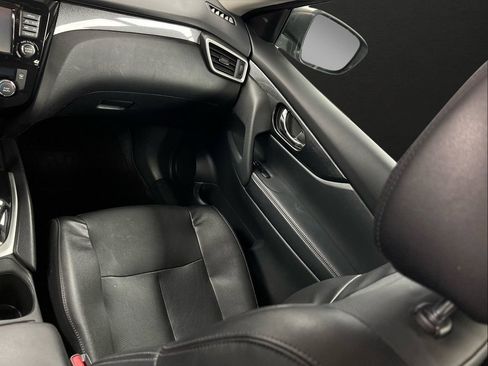 Used 2016 Nissan Rogue SL w/ SL Premium Package image 19