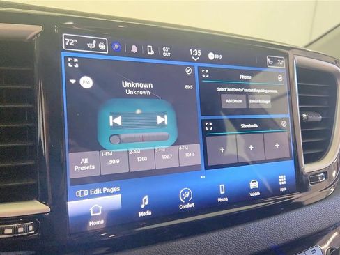Used 2023 Chrysler Pacifica Touring-L FWD image 28