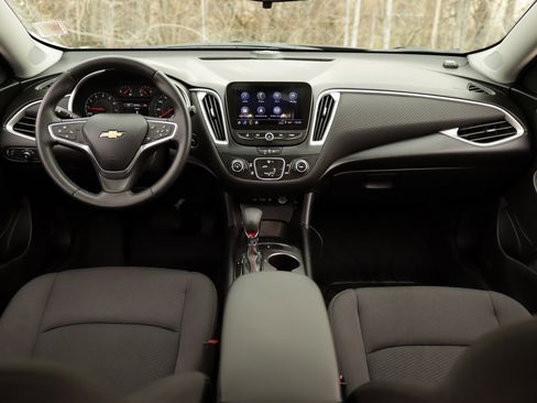 Used 2022 Chevrolet Malibu RS image 18