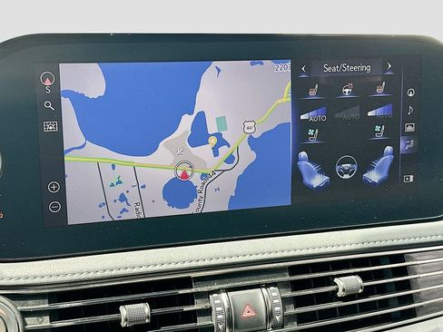 Used 2022 Lexus LS 500 w/ Accessory Package (Z2) RWD image 13
