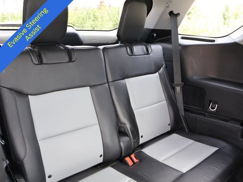 Certified 2023 Ford Explorer XLT w/ Equipment Group 202A AWD/4WD image 15
