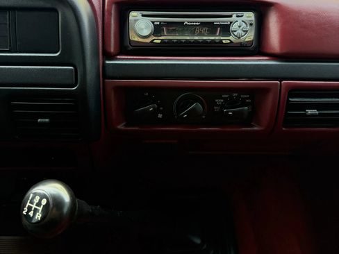 Used 1997 Ford F250 4x4 Regular Cab Heavy Duty image 8