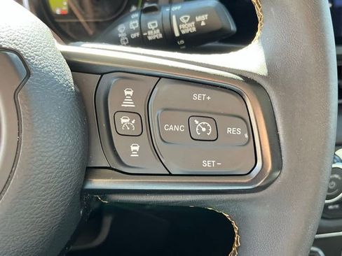 Used 2024 Jeep Wrangler Unlimited image 17