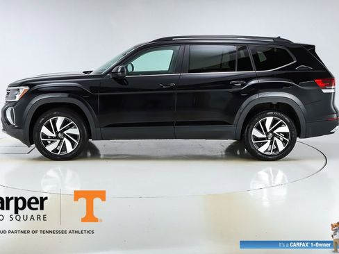 Used 2024 Volkswagen Atlas SE w/ Panoramic Sunroof Package image 2