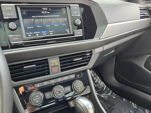 Certified 2020 Volkswagen Jetta R-Line image 21