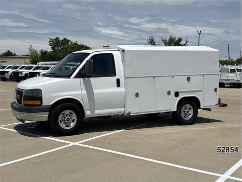 Used 2015 GMC Savana 3500 RWD image 1