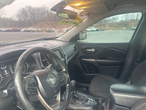 Used 2020 Jeep Cherokee Latitude w/ Cold Weather Group image 17