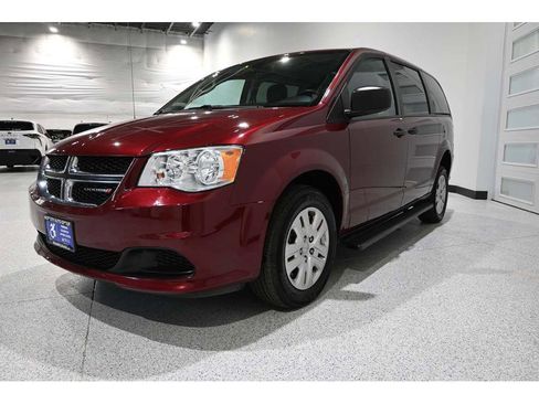 Used 2019 Dodge Grand Caravan SE FWD image 10