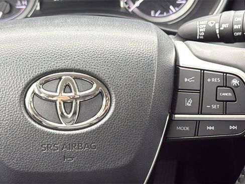 Used 2023 Toyota Highlander XLE image 33