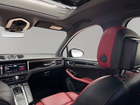 Used 2019 Porsche Macan AWD/4WD image 26