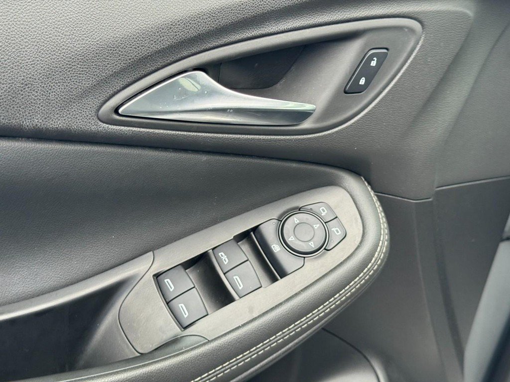 Certified 2023 Buick Encore GX Preferred w/ Cold Weather Comfort Package AWD/4WD image 17