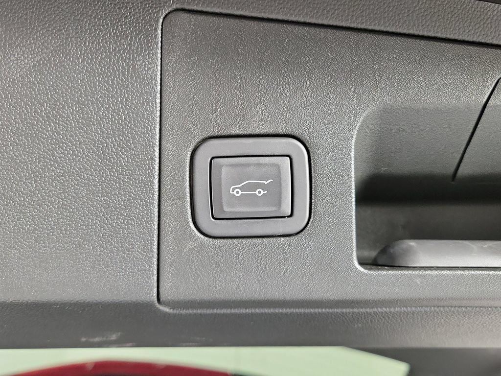 Certified 2024 Cadillac XT5 Premium Luxury FWD image 8