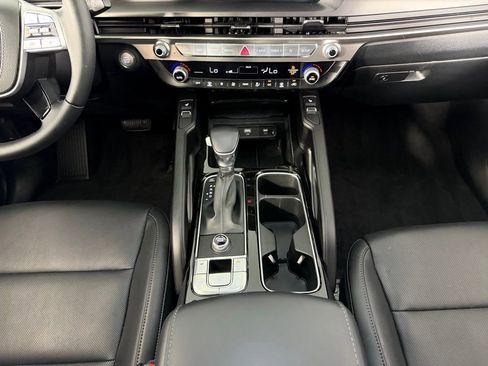 Used 2025 Kia Telluride S image 16