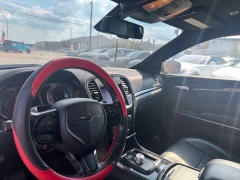 Used 2019 Chrysler 300 S w/ 300S Premium Group 2 RWD image 10