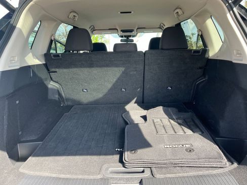 Used 2025 Nissan Rogue SV image 32