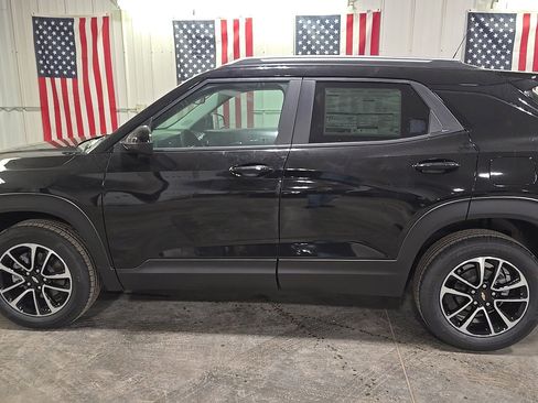 New 2025 Chevrolet TrailBlazer LT w/ Convenience Package image 3