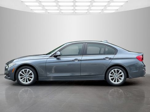 Used 2018 BMW 320i Sedan RWD image 3