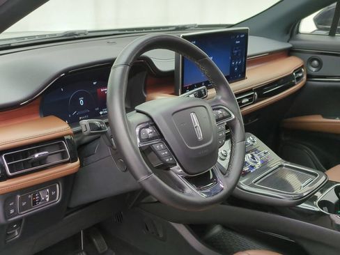 Used 2022 Lincoln Nautilus Reserve w/ Luxury Package AWD/4WD image 9