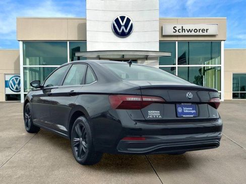 Used 2022 Volkswagen Jetta SE w/ Panoramic Sunroof Package FWD image 6