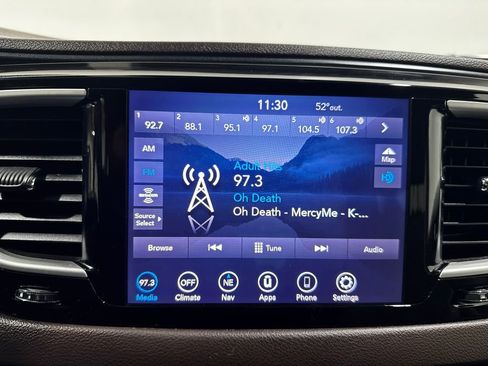 Used 2020 Chrysler Pacifica Touring w/ Advanced Safetytec Group FWD image 3