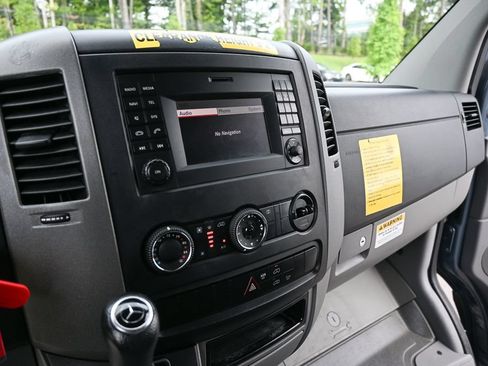 Used 2018 Mercedes-Benz Sprinter 2500 image 12