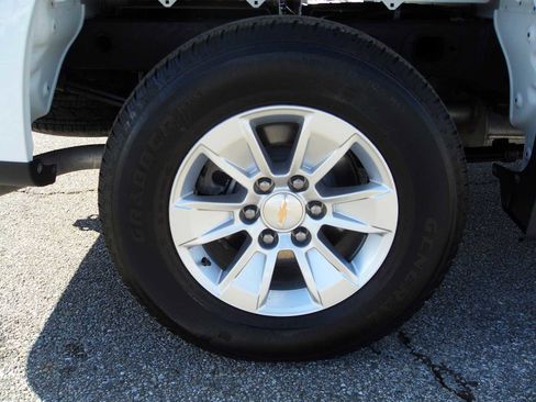 Used 2025 Chevrolet Silverado 1500 LT AWD/4WD image 21