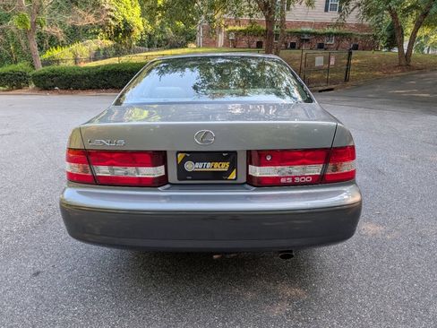 Used 2000 Lexus ES 330 FWD image 4