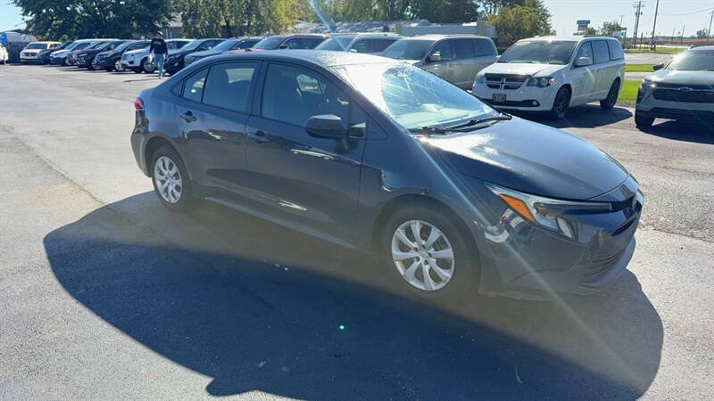 Used 2023 Toyota Corolla LE FWD image 2