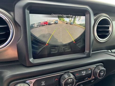 Used 2022 Jeep Wrangler Unlimited Rubicon 4xe AWD/4WD image 16