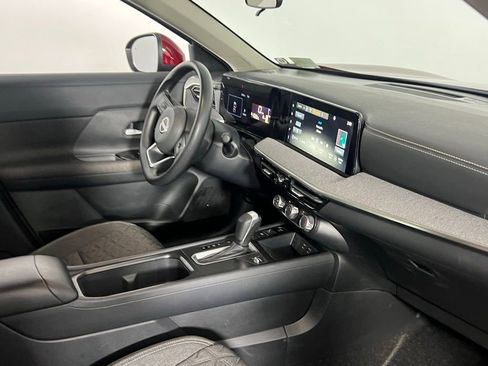 Used 2025 Nissan Kicks SV image 28