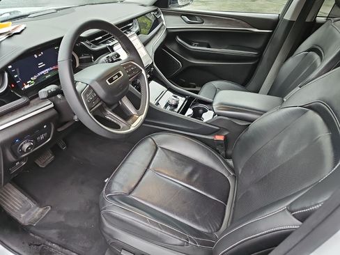 Used 2023 Jeep Grand Cherokee 4WD 4xe w/ Luxury Tech Group II image 18