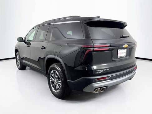 Used 2026 Chevrolet Traverse LT image 2