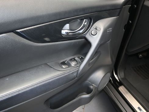 Used 2018 Nissan Rogue SL FWD image 11