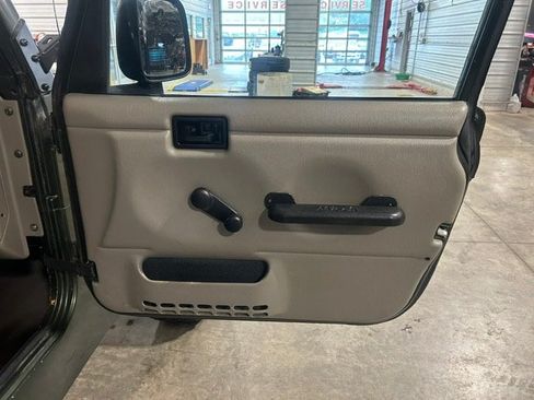 Used 2006 Jeep Wrangler Unlimited Rubicon AWD/4WD image 8
