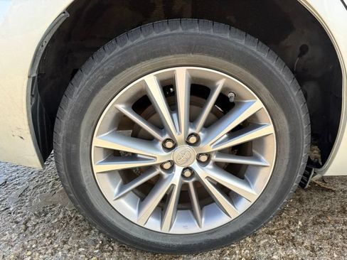 Used 2014 Toyota Corolla LE FWD image 12