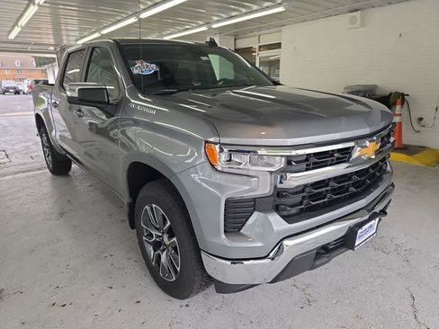 Used 2023 Chevrolet Silverado 1500 LT AWD/4WD image 7