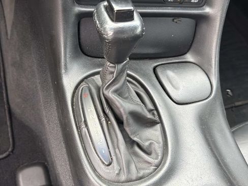 Used 2001 Chevrolet Corvette Coupe RWD image 18
