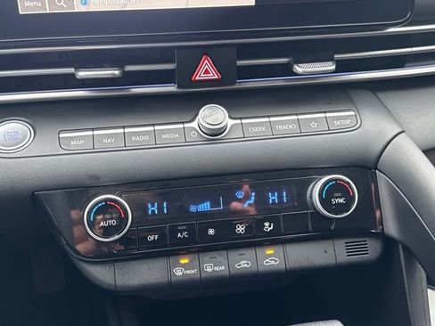 Used 2024 Hyundai Elantra SEL image 11
