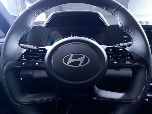 Used 2025 Hyundai Elantra Sport image 16