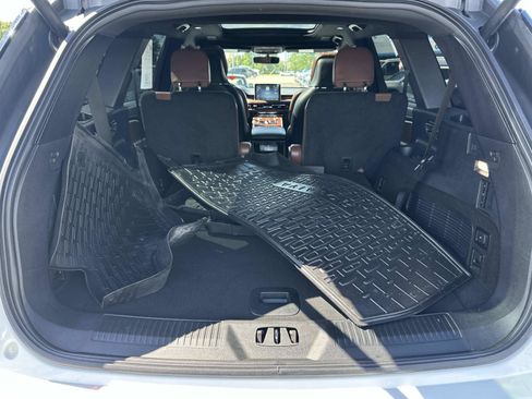 Used 2023 Lincoln Aviator Reserve w/ Equipment Group 201A AWD/4WD image 9